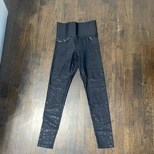 HIGH WASTED CARBON 38 LEGGINGS